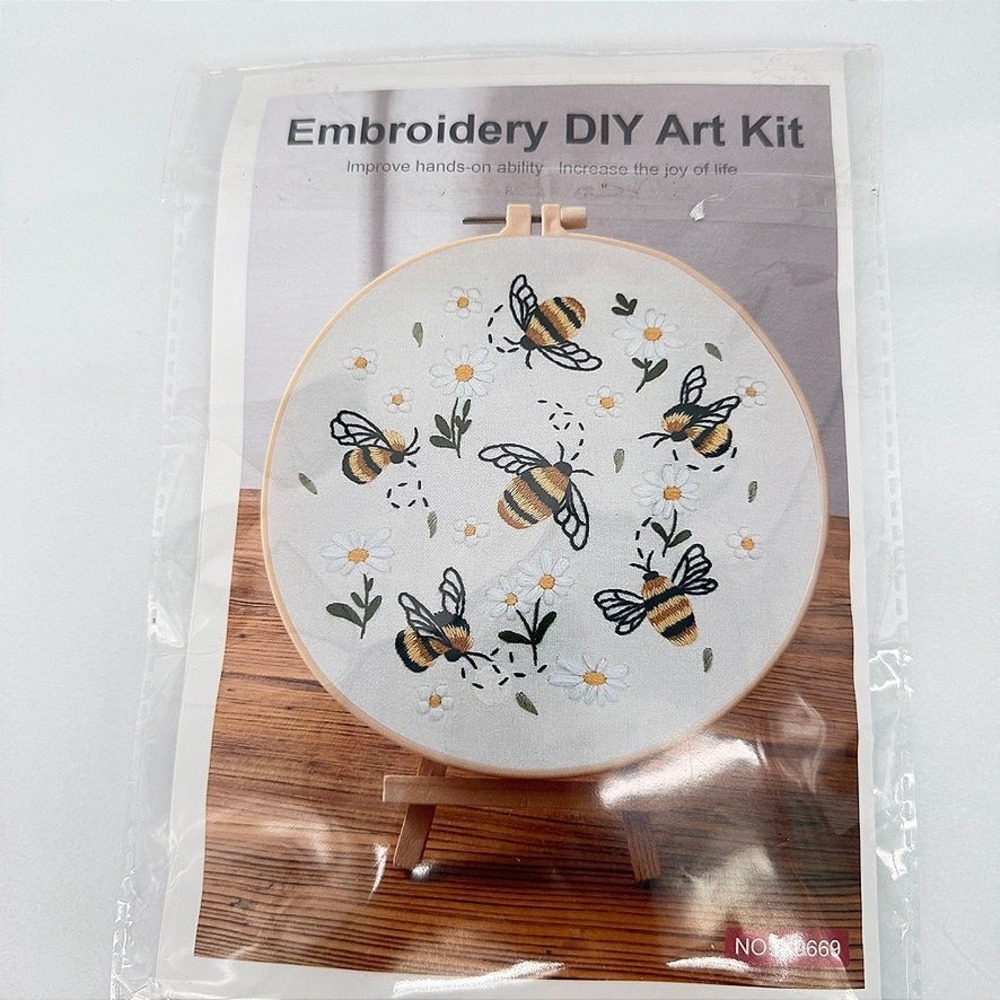 Embroidery DIY Art Kit Bees Daisies Floral Craft Kit Gift Needlepoint Needlework